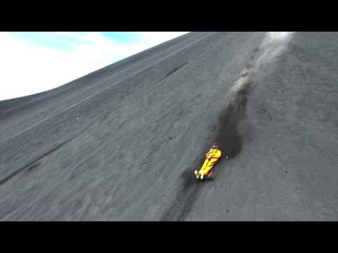 Vídeo: Precisa De Um Novo Hobby Aventureiro? Experimente O Volcano Boarding