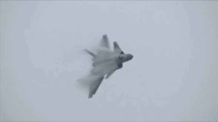 China's J-20, J-16 fighter jets wow spectators at Zhuhai Airshow - DayDayNews