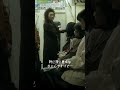 席は譲っても、プライドだけは絶対に譲らない女たち。