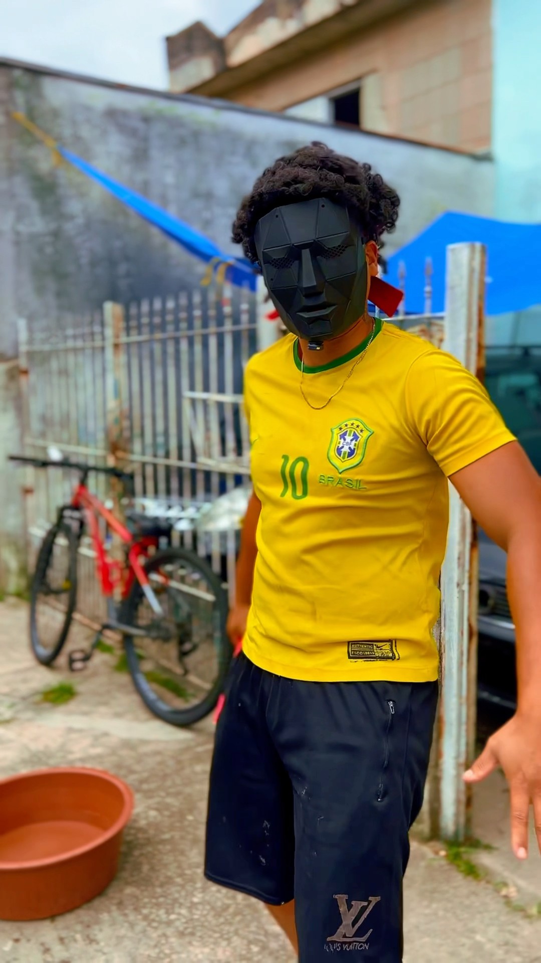 O VALENTÃO TOMOU UM BANHO ? #shorts