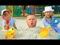 НастяПлей играет с папой и мамой на пляже веселые истории