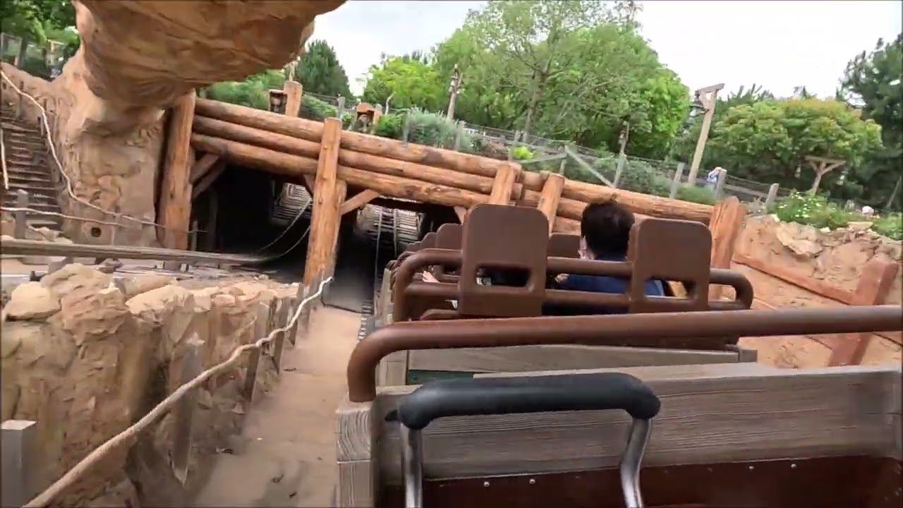 香港ディズニーランド「ビッグ・グリズリー・マウンテン・ラナウェイ