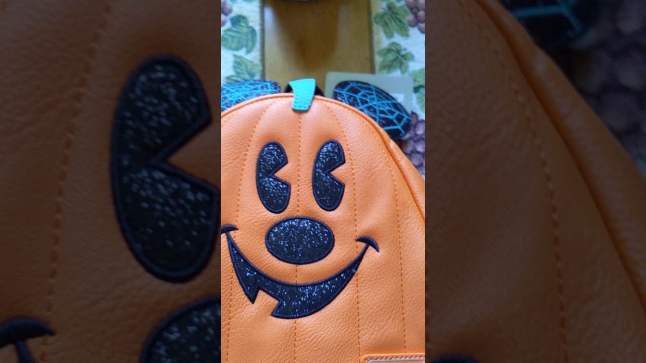 I won a Mickey Pumpkin Loungefly Mini Backpack from Yammis Adventures 🎃🎃🎃💗💗💗