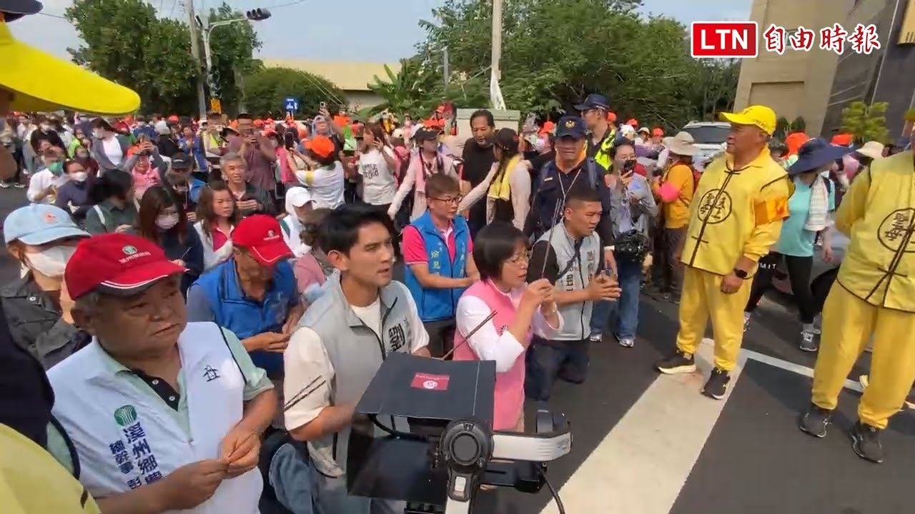 彰化謝家姊弟之爭持續 謝衣鳯母鄭汝芬跪求白沙屯媽祖求解 彰化謝家姊弟之爭持續 謝衣鳯母鄭汝芬跪求白沙屯媽祖求解
