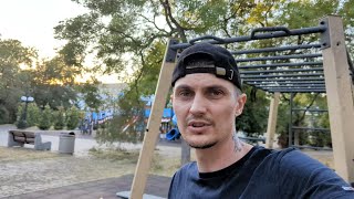 Центр Херсона, ПРИЛEТ по Спорт Площадке, а рядом детская / Блогнемастера