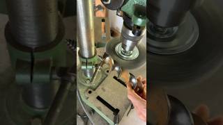 Wire wheel remove some Remove rust from this auger bit. Antique store. #shorts #shortvideo #diy