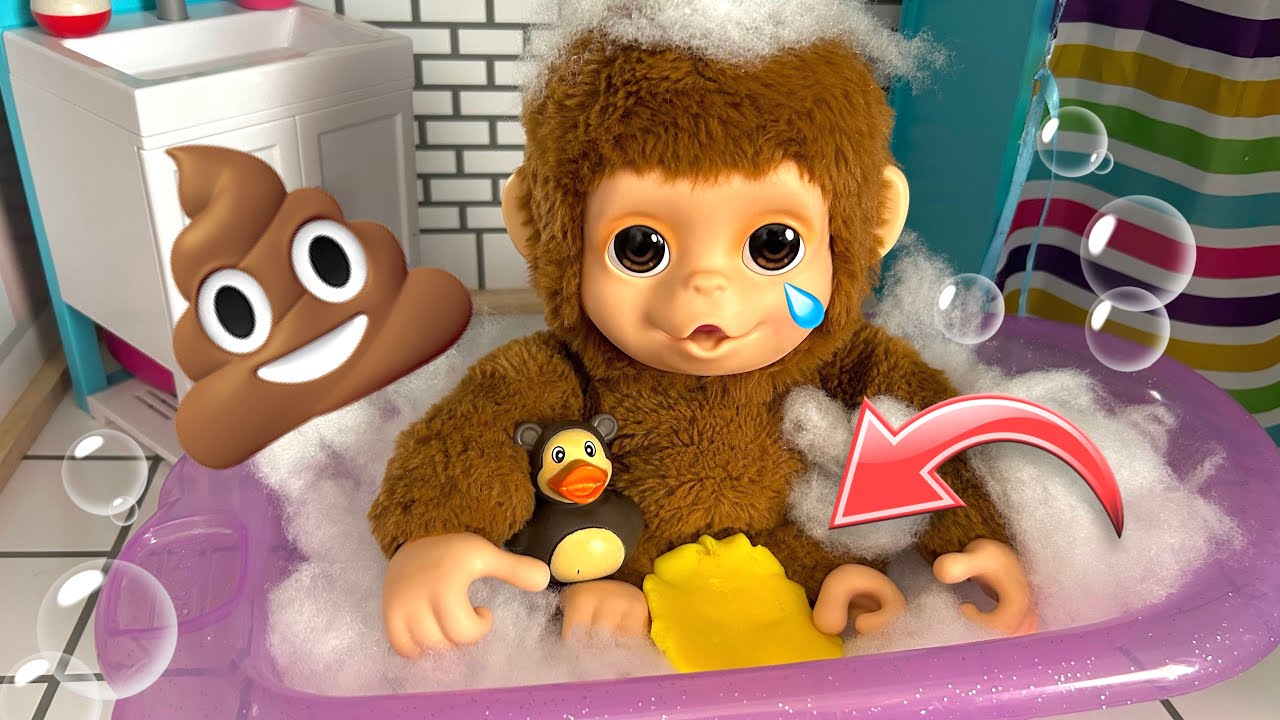 Baby Monkey has a accident in the Bath! 😱 - YouTube
