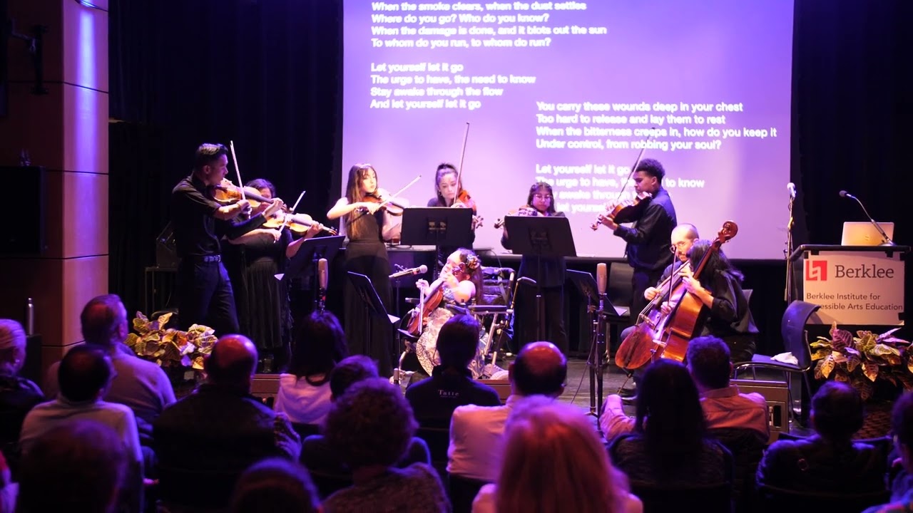 Gaelynn Lea Performs 