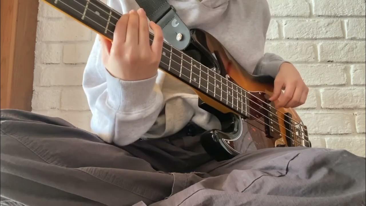 amoeba - clairo [short short bass cover] - YouTube