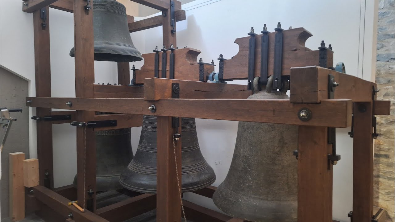 Paderborn, Diözesanmuseum - Präsentation der Glocken