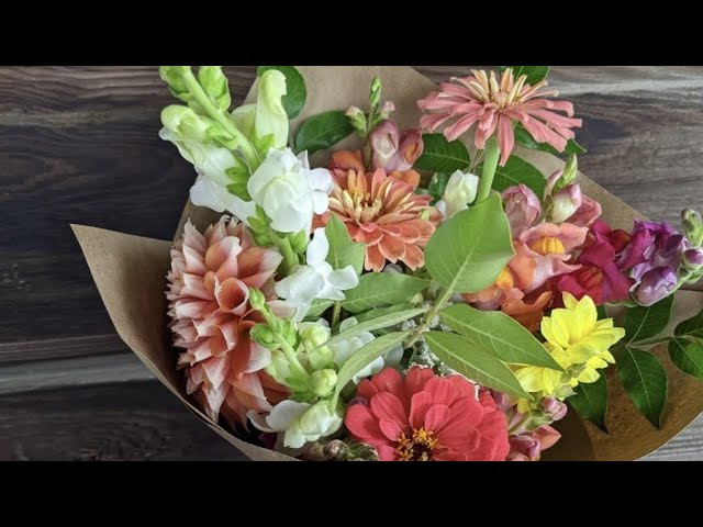 How to wrap a hand tied bouquet with Kraft Paper (Dollar Tree