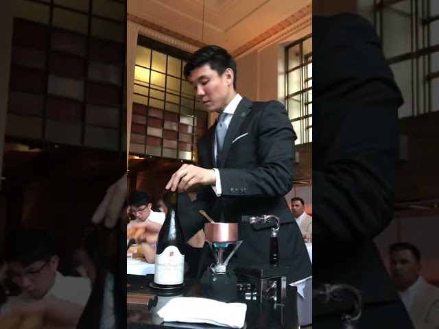 Opening Wine at Eleven Madison Park (ORIGINAL video) class=