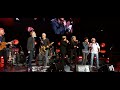 Capture de la vidéo "Baba O'riley" - Roger Daltrey W/ Eddie Vedder, Robert Plant, Kelly Jones, Glen Hansard 24 Mar 2024