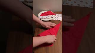 A napkin folding technique for Christmas A napkin folding technique for Christmas