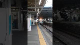 JR東日本長野支社の篠ノ井線の松本駅から普通ワンマン列車長野行きが発車する