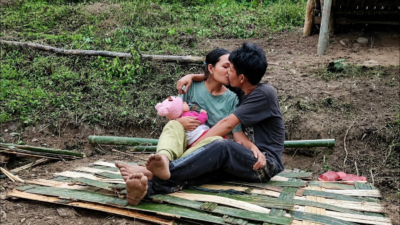 Single Mother and Her Lover Work Together to Create a Natural Village ...
