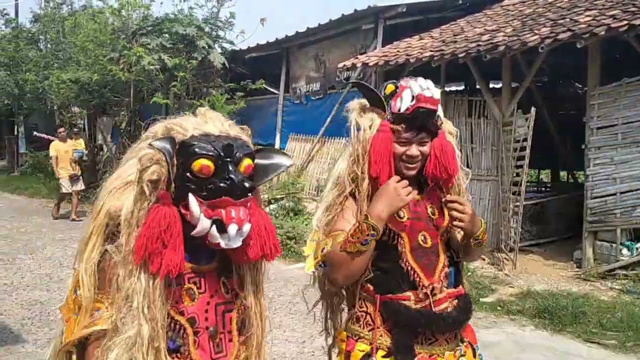 Kirab Arak arakan Barongan Kademangan acara sunatan 