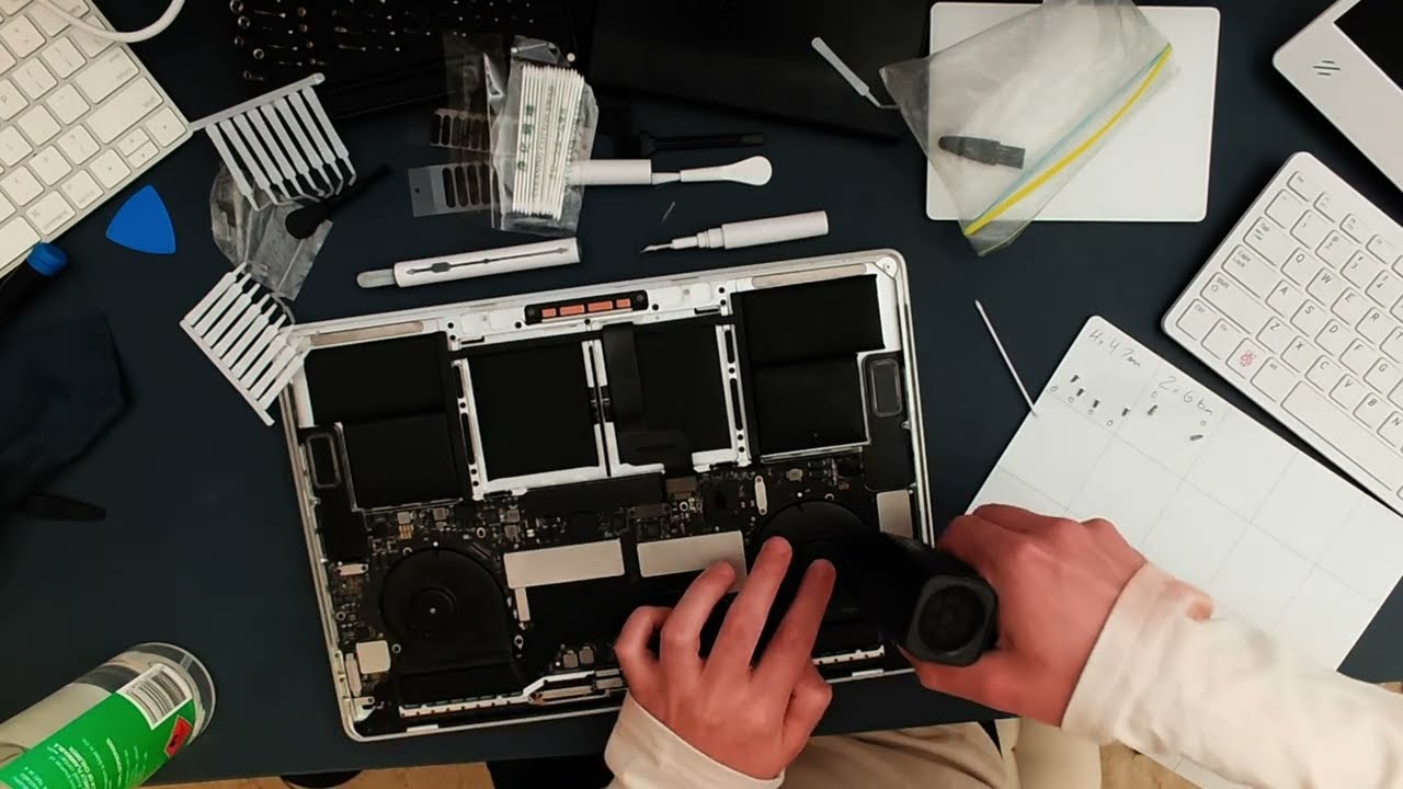 Cleaning internals of MacBook Pro 2017
