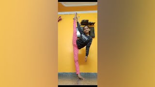 Standing Splits without support of hands😊