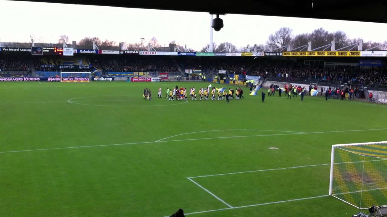 OPKOMST RKC WAALWIJK - AJAX AMSTERDAM - YouTube