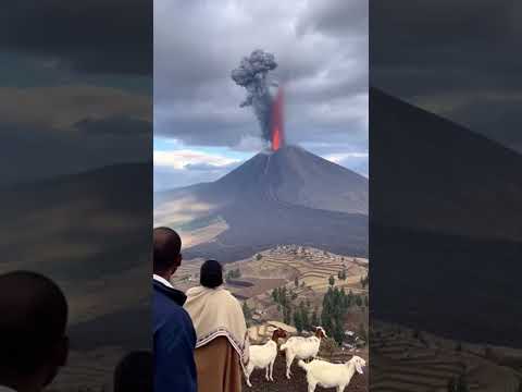 لحظه انفجار بركان اثيوبيا