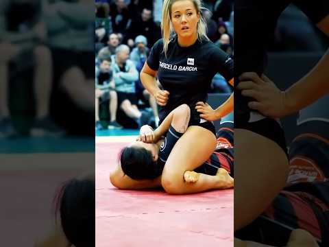 Mounted Triangle Choke By Grace Brown #bjj #jiujitsu