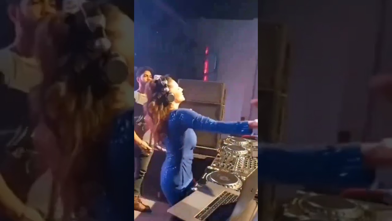 Sunny Leone playing DJ | 