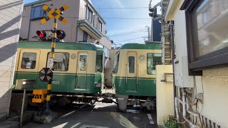 江ノ電500形(501編成)＋1500形(1502編成)腰越駅でのドアカットシーン