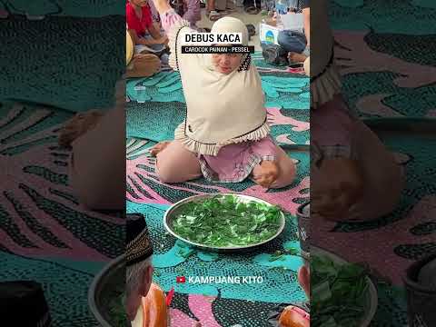 Atraksi Debus Kaca di Pantai carocok Painan - Pessel