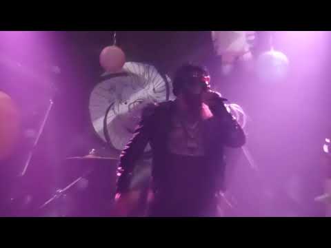MR.82 - Robot Policier (Live à Montréal)