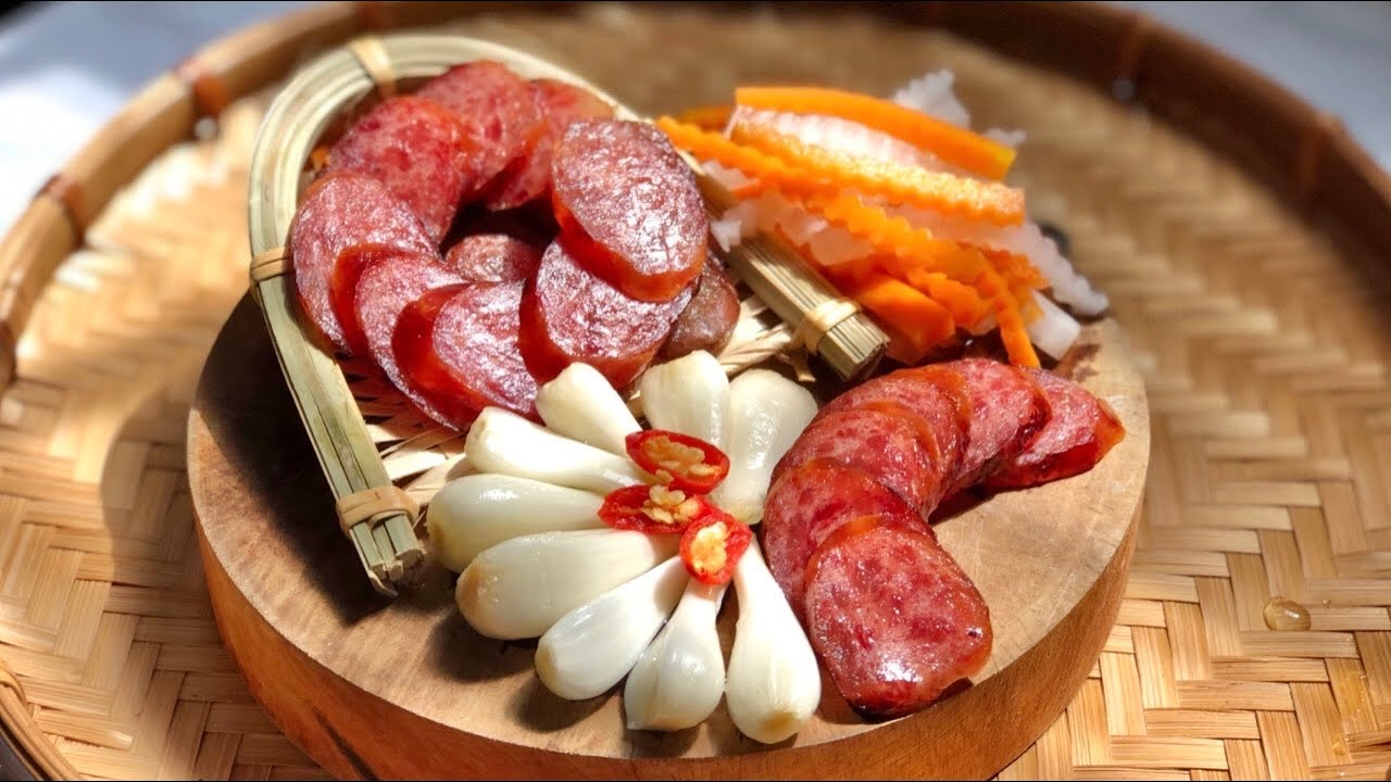 Làm Lạp Xưởng Tươi & Dưa Hành Củ Kiệu Ăn Tết | Lap Cheong & Lunar New Year Foods - YouTube