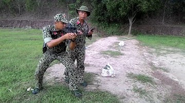 Đặc công Việt Nam phô diễn kỹ năng bắn súng thượng thừa