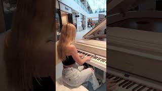 I found a mall piano and played Super Mario and Pirates!