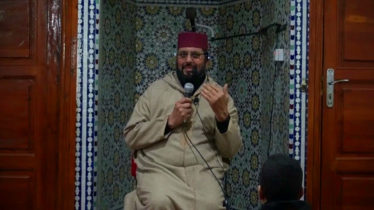 يضربني إذا صليت ، ويفطرني إذا صمت  ولا يصلي الفجر إلا بعد طلوع الشمس