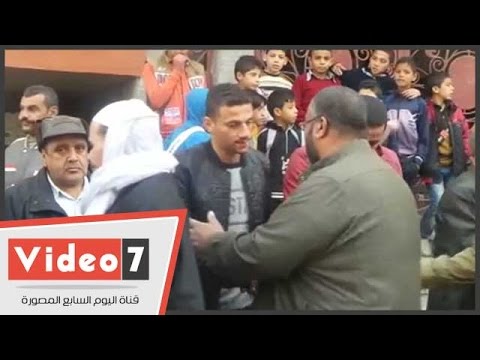 بالفيديو أحمد عبد الظاهر يودع جثمان والده لمثواه الأخير وسط غياب لاعبى ومسئولى الأهلى 