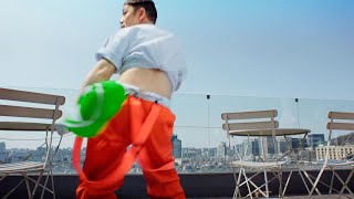 千鳥・大悟、KARA「ミスター」のヒップダンス披露！　レイク新CM「韓国篇」