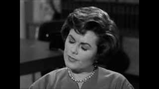 Perry Mason: Della displays a sketch of Perry