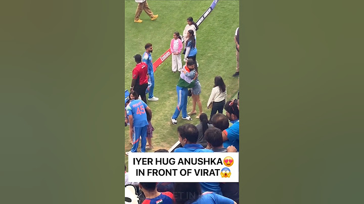 omg Shreyas Iyer Hug Anushka Sharma in Front of Virat Kohli 😱😍 #shreyasiyer #viratkohli