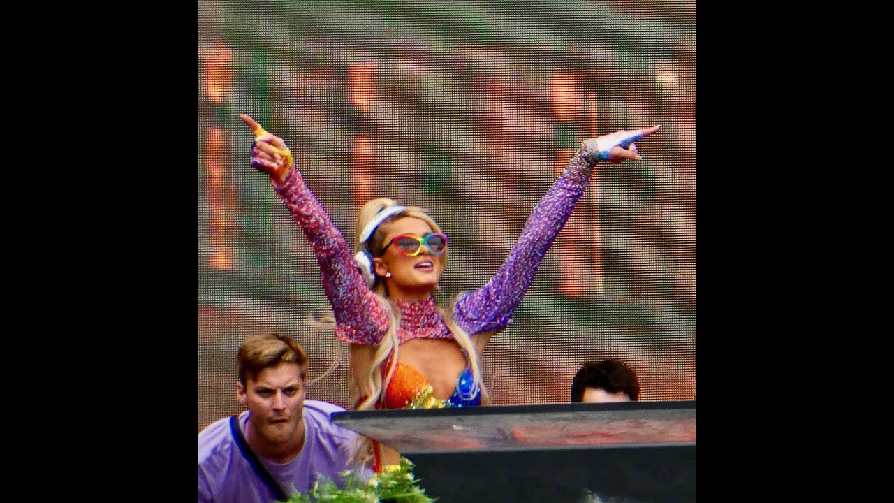 Tomorrowland 2022 live Paris Hilton taking the stage for her DJ set