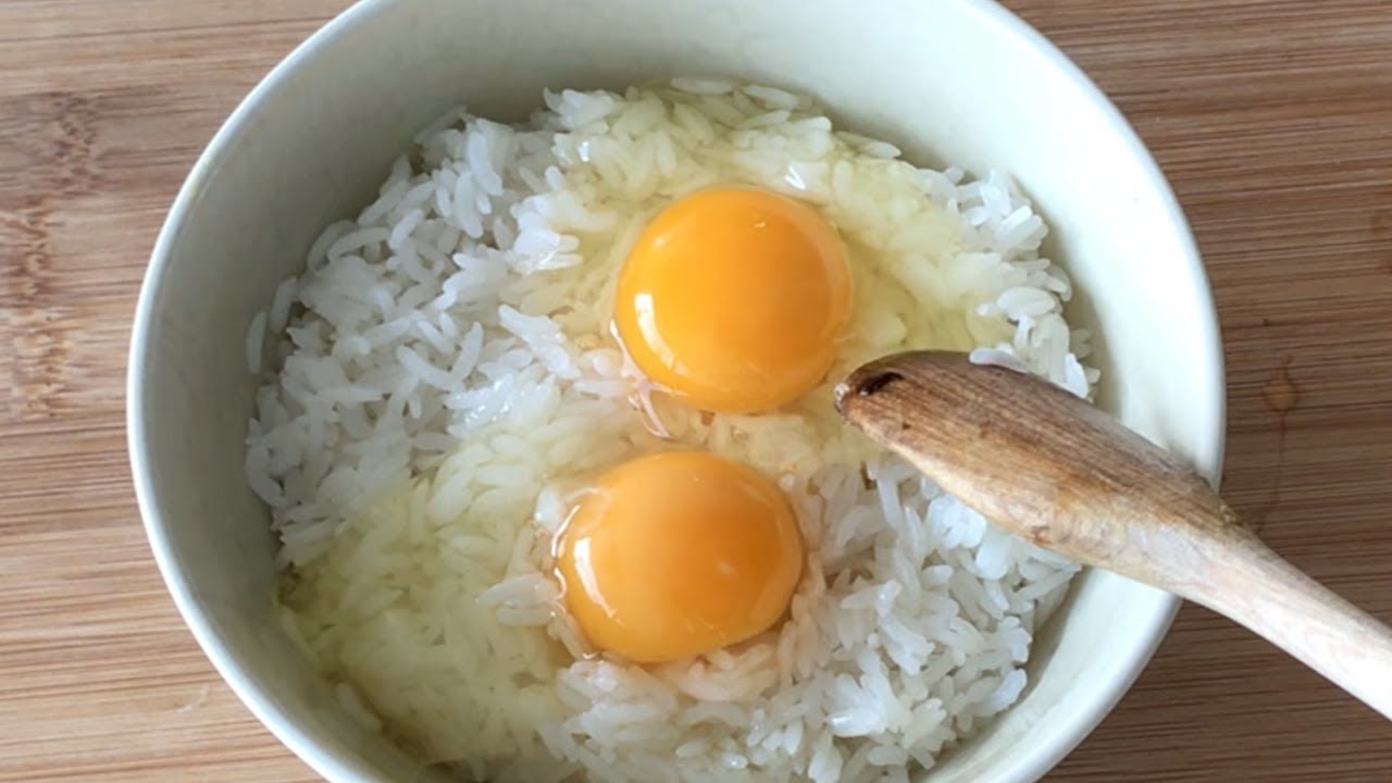 How to cook EGG FRIED RICE (easy👍) using rice/egg/scallion/soy sauce