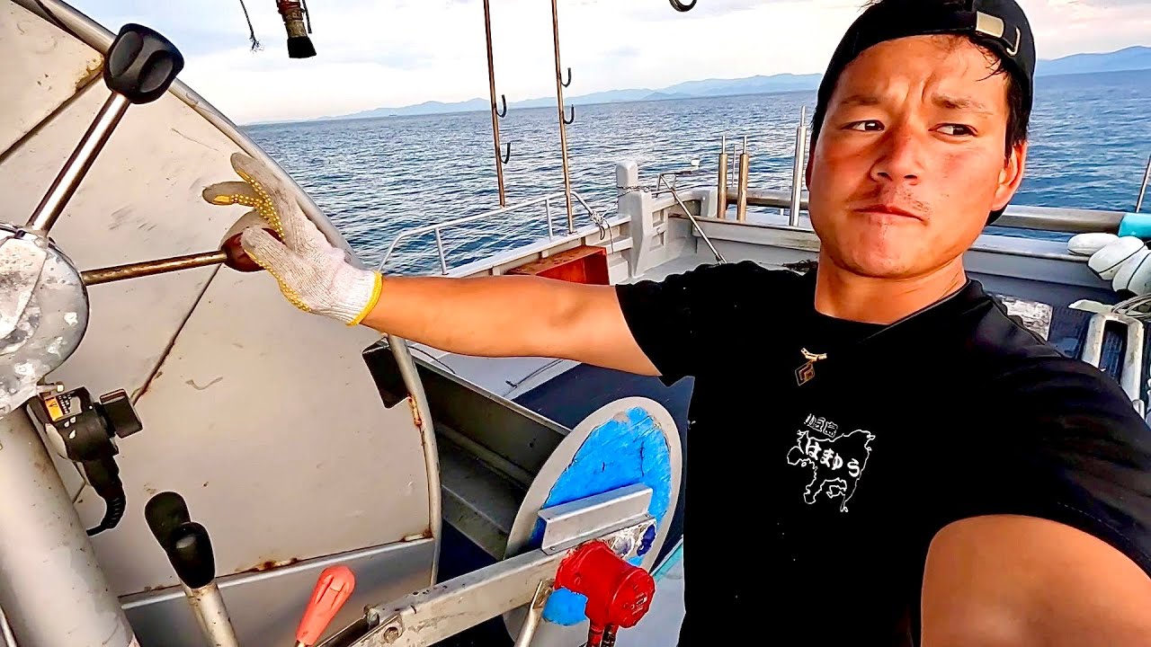 Ловля самой роскошной рыбы сетью во внутреннем море Сето в Японии.