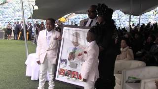 Sfiso Ncwane's family receive tribute plaque from music industry
