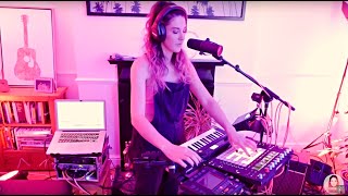 Ableton Live Push 2 Performance - Tattoo
Learn how to produce music with Ableton on my course ➡ https://maryspendermasterclass.teachable.com/p/how-to-produce-music-in-ableton-live
➡ My Instagram - @rachelkcollier
➡ For more production and Ableton stuff - http://patreon.com/rachelkcollier
➡ Sign up to my mailing list for Ableton Learning Updates http://rachelkcollier.com
Yesterday Manager Ben shot me performing this minimal version of Tattoo in my lounge- This is a performance with no pre made clips, lots of live looping and reverbs haha!!!! I switch between fixed length and none fixed length looping and this is the first video I have made with the TC Helicon Voice live Touch 2 and also my new baby the Yamaha Reface DX!
Full Walkthrough and stem downloads to follow on my Patreon which is right now ensuring the future of RKC haha drop by if you fancy nerding out with me.........
https://www.patreon.com/rachelkcollier
Thank you for watching otherwise!
Lots of love
RKC
xxx
Daily nerds over on my instagram @rachelkcollier
I hope you like it!
#RachelKCollier #Ableton #MusicProducer #RKC Ableton Live Push 2 Performance - Tattoo