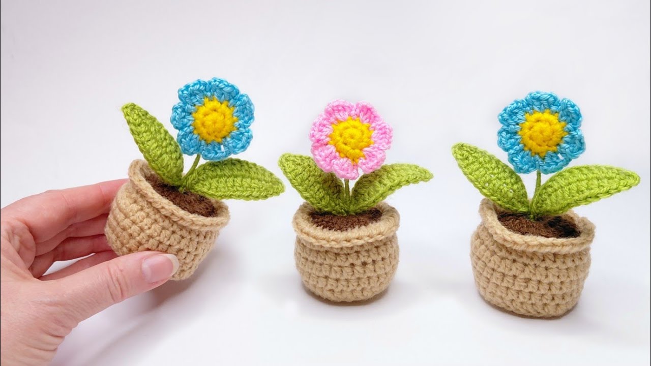 🌸 Как связать цветок в горшочке крючком  амигуруми 🌸 #crochet #amigurumi 