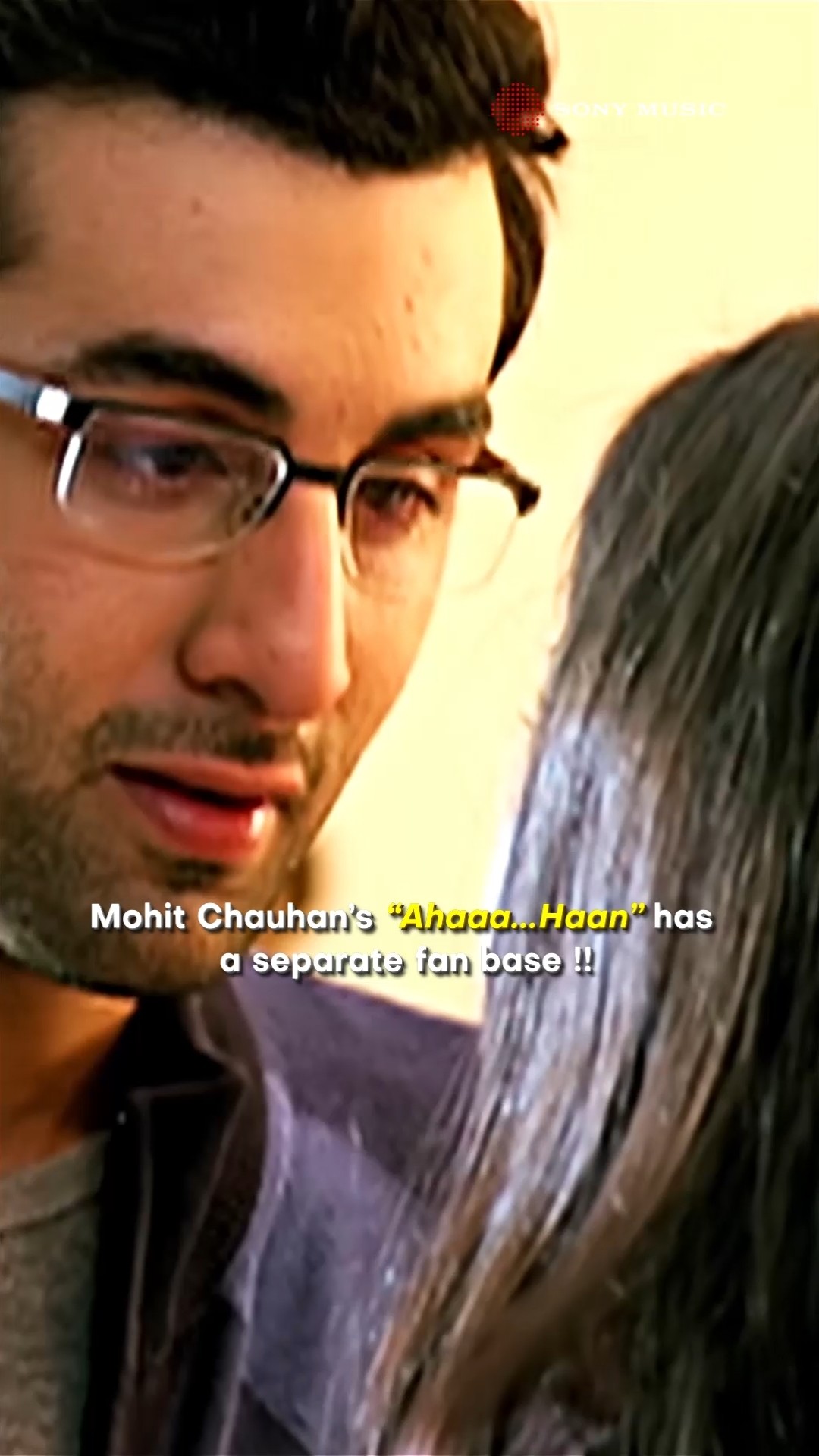 When Mohit Chauhan’s voice meets the rain, it's pure magic. ☔? #bheegisibhaagisi #ranbirkapoor