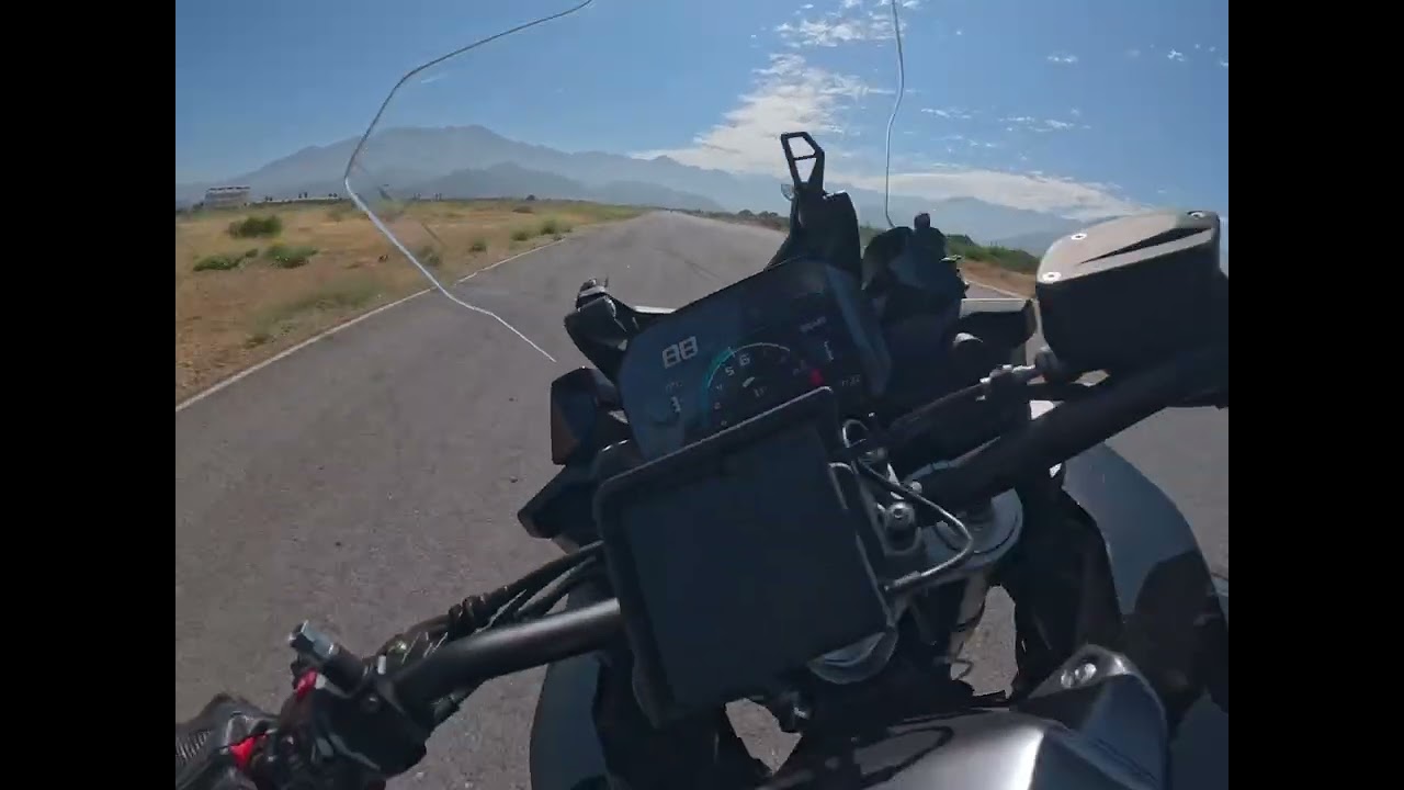 ¡Probando BMW F900XR 2025 en circuito! / @Diegoenmotos 