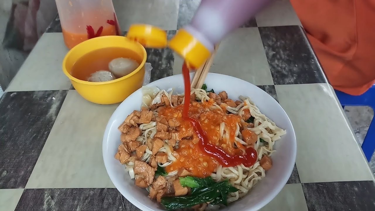 DASYAT JUALAN MIE GEPENG AJA SEHARI 300 MANGKOK TERJUAL !!