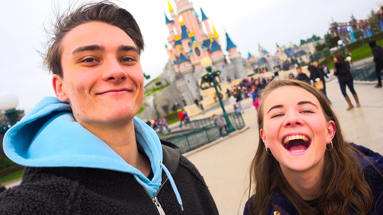 ANNA OG HUSUM I DISNEYLAND PARIS