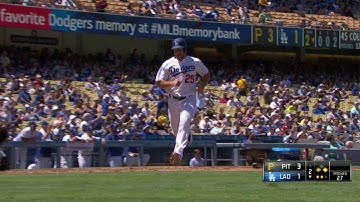 PIT@LAD: Utley smacks an RBI double into right field