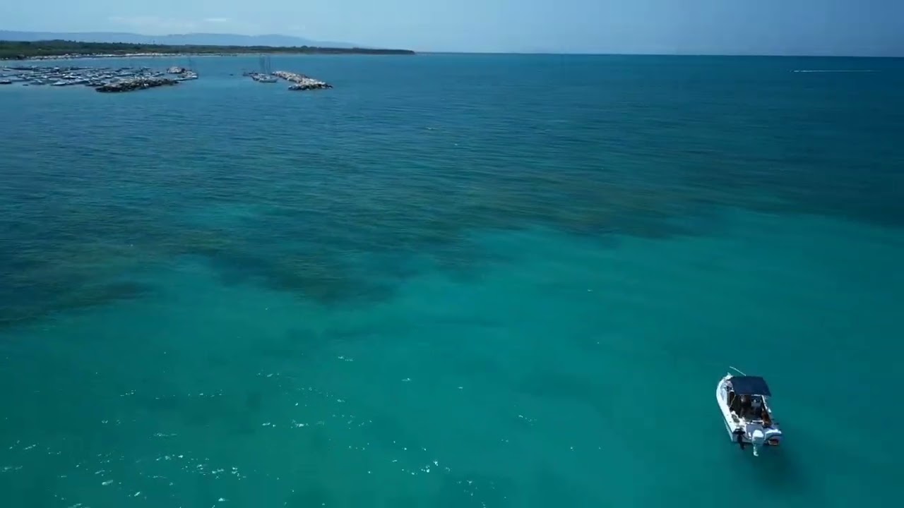 In Toscana a Vada - Area Camper fronte mare dall'acqua smeralda